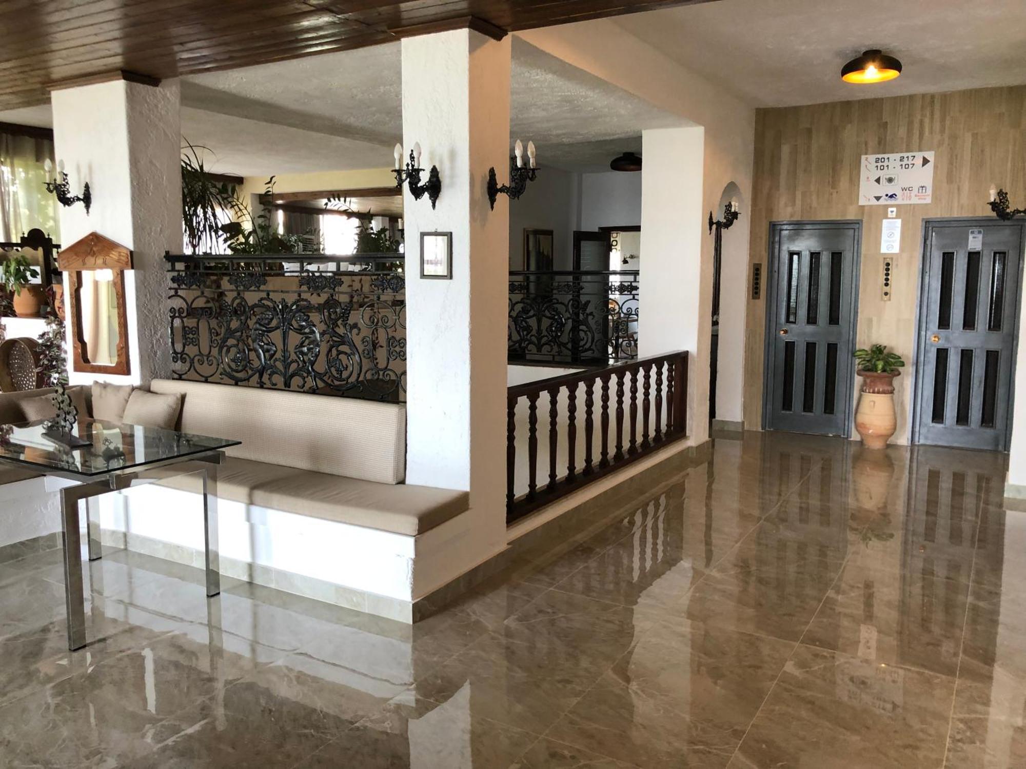 Blue Sky Hotel Куцунари Екстериор снимка