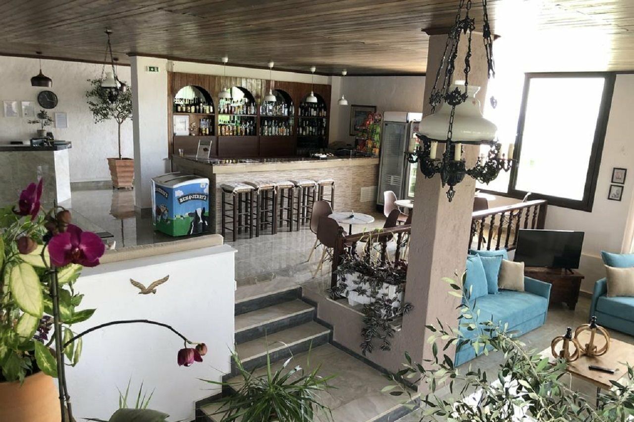 Blue Sky Hotel Куцунари Екстериор снимка