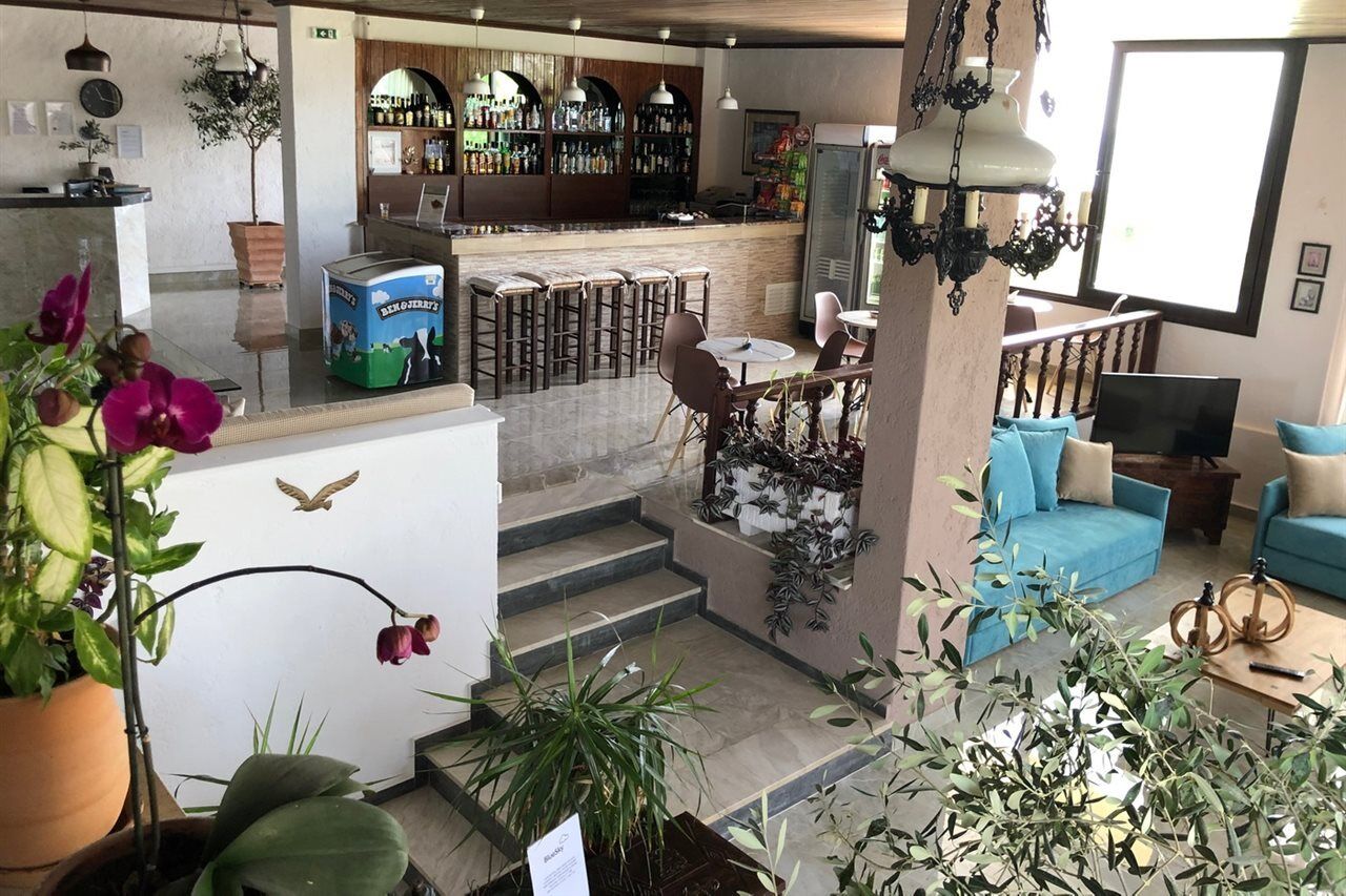 Blue Sky Hotel Куцунари Екстериор снимка